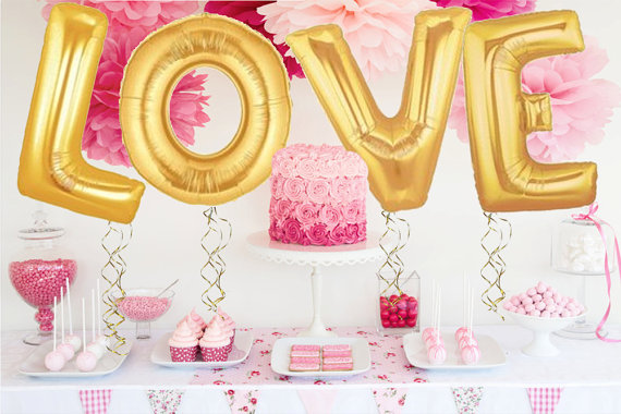 Etsy déco mariage Ballon gonflable or dore love balloon.