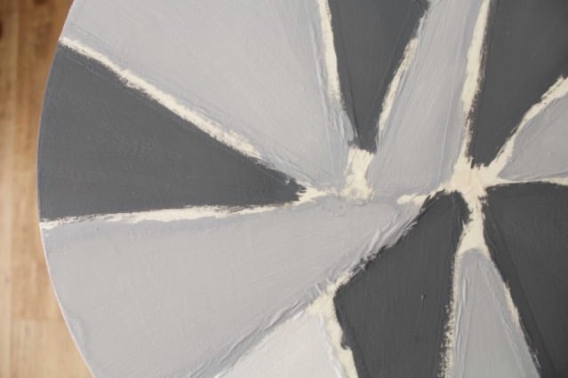 Table à motifs géométriques DIY tuto.