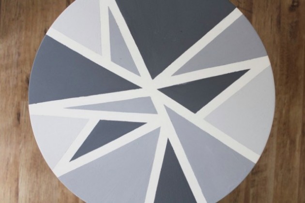 Table à motifs géométriques DIY tutoriel.