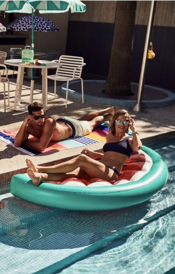 piscine bouee pasteque petit jardin blog deco clem around the corner