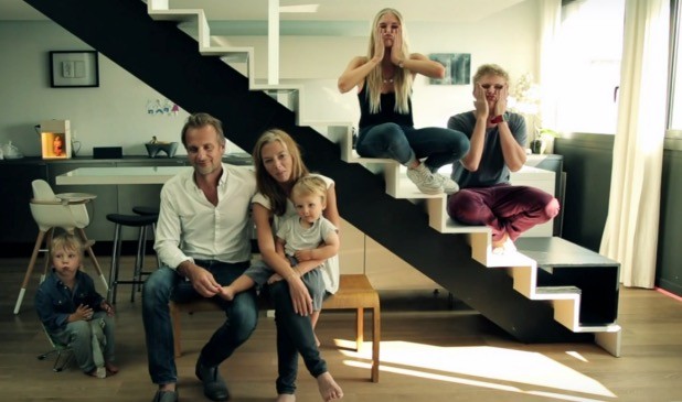 Famille et tomas erel chez eux a montreuil