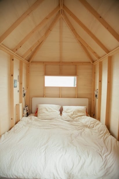 Chambre parentale cabane en bois sous les toits cocon.