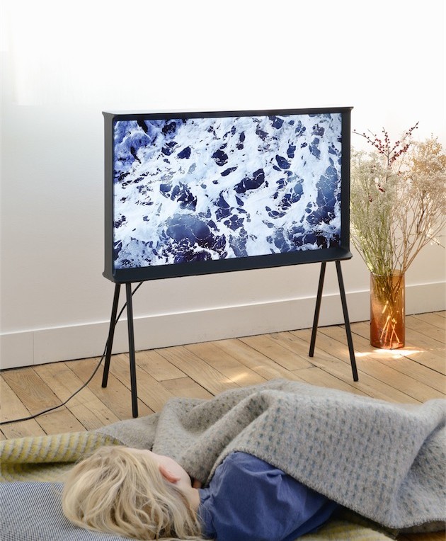 Television sur pied élancé design noir