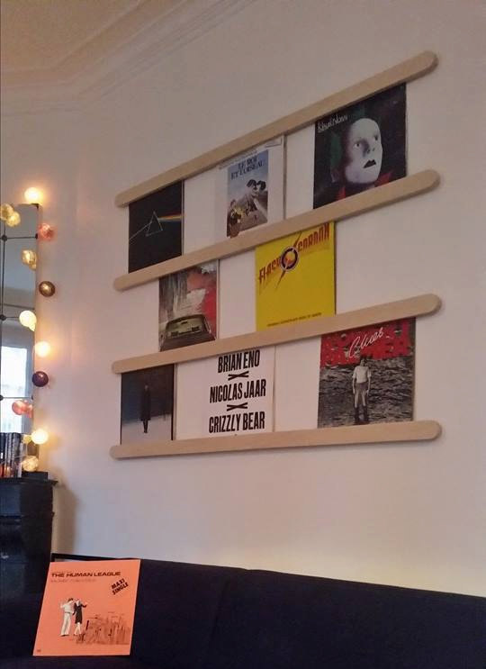 Range-disques mural.