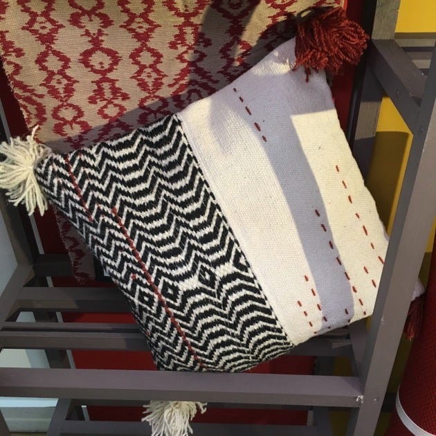 coussin handy bleu rouge saint maclou