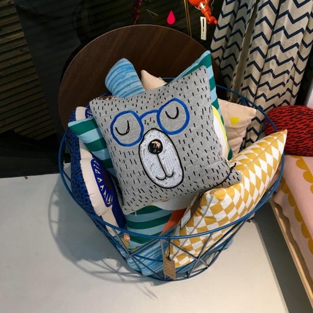 coussin deco chambre enfant clemaroundthecorner.com