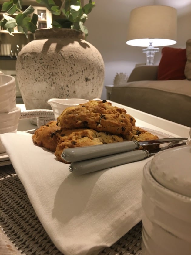 petit-déjeuner à l'anglaise tea time gouter scones