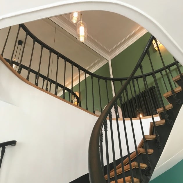 escalier ancien colimacon parquet peinture verte