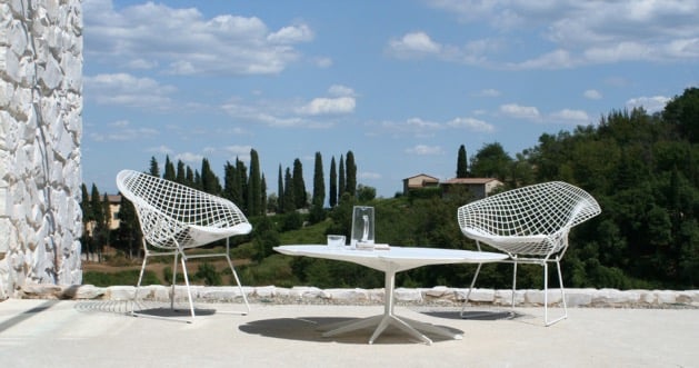 terrasse chaise extérieur façon grillage blanc