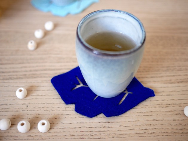 dessous de verre en feutrine bleue