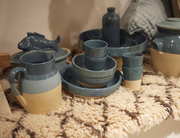 bouteille en grès émaillé bleue