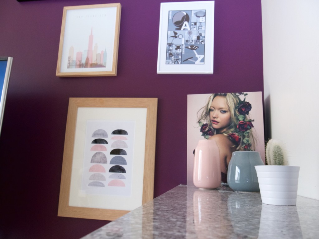 mur de cadre peinture aubergine violet