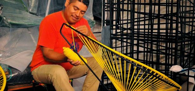 fabriquer un fauteuil en scoubidou