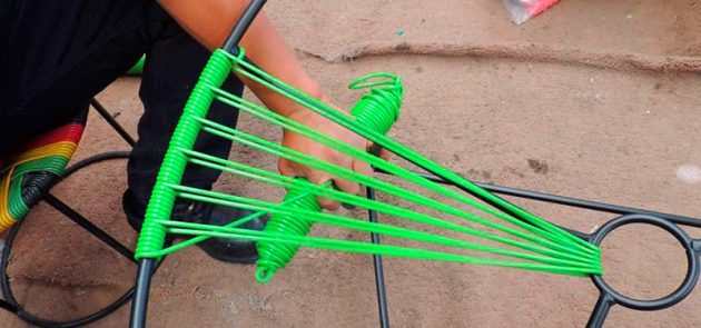fabrication artisanale fauteuil Mexique en fil fluo transat