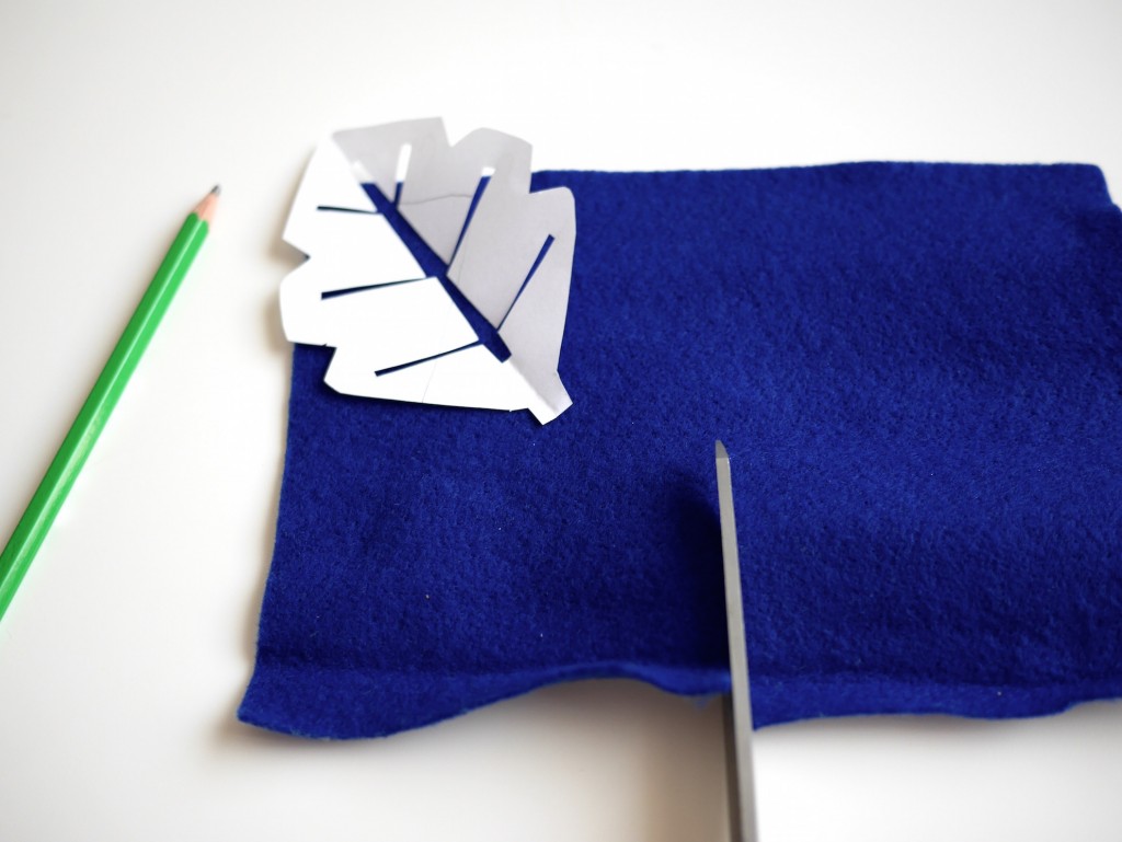 diy dessous de verre en feutrine en forme de feuille