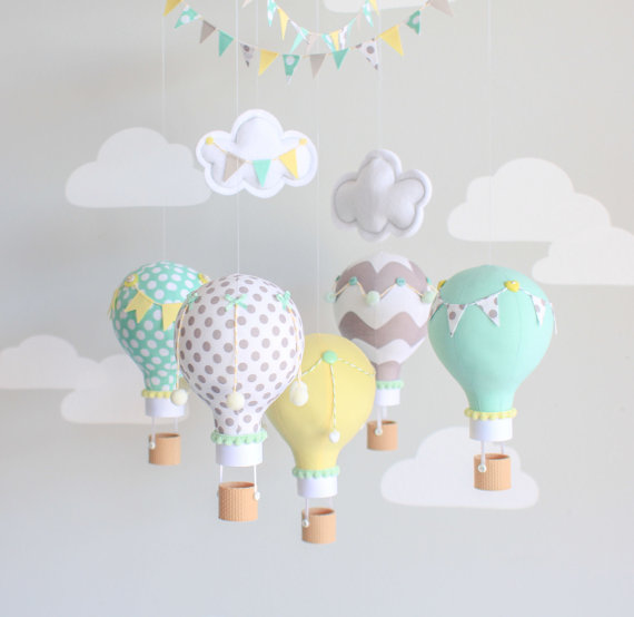 mobile enfants diy montgolfiere tissu