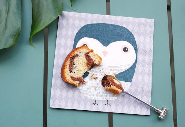 balcon parisien bien décoré et équipé Fermob