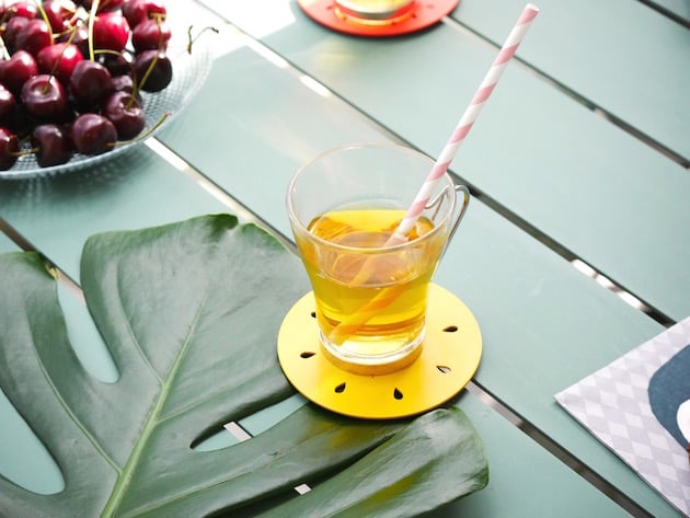 balcon parisien bien décoré et équipé Fermob