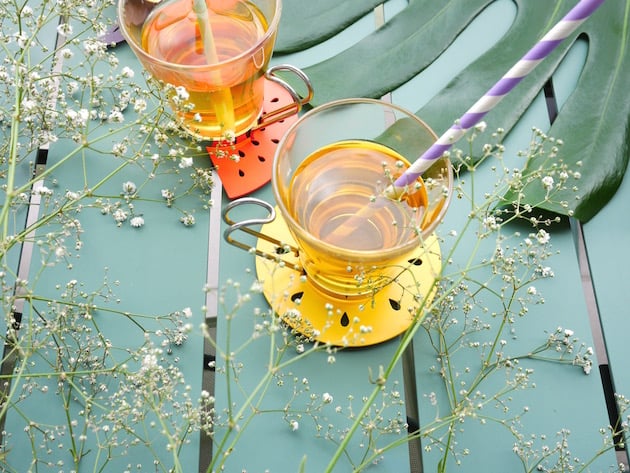 balcon parisien bien décoré et équipé Fermob