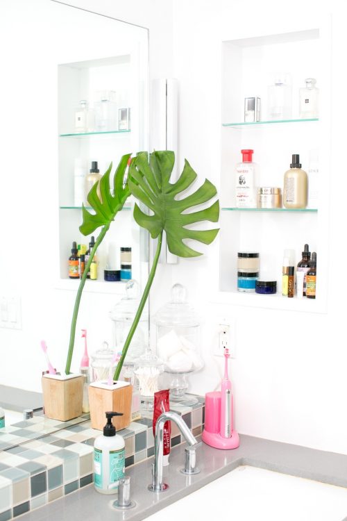 Urban jungle colorée appartement fluo multicolore