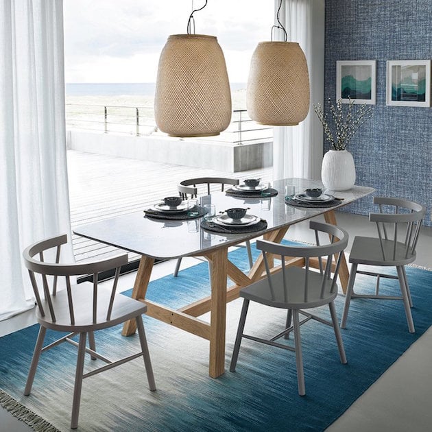 chaises grises salle a manger mer