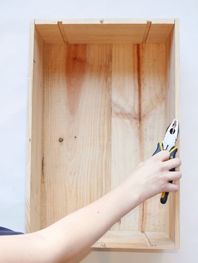 idée upcycling do it yourself avec vieille boite en bois rangement