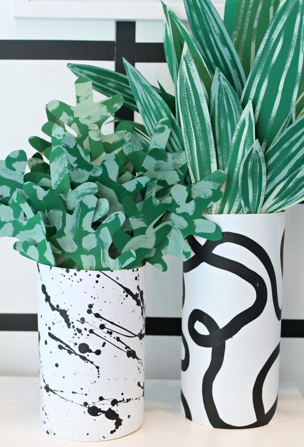 cache pot mouchetté et plante en papier