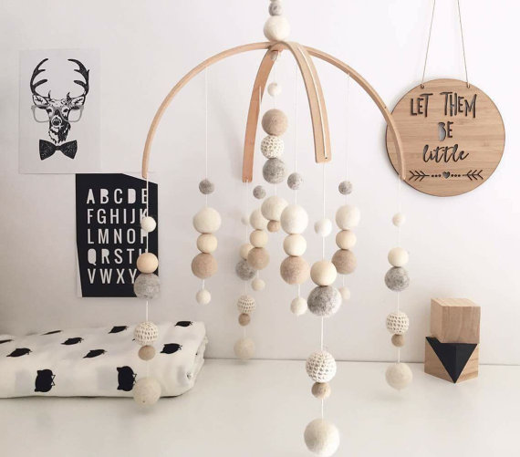 1er noel de bébé IDEE CADEAU portique en bois