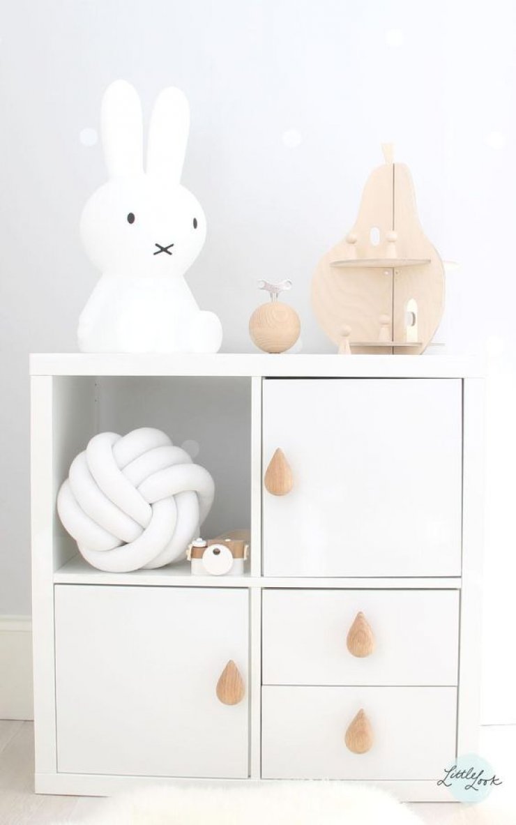 Fabriquer un meuble de rangement scandinave blanc poignées gouttes de pluie