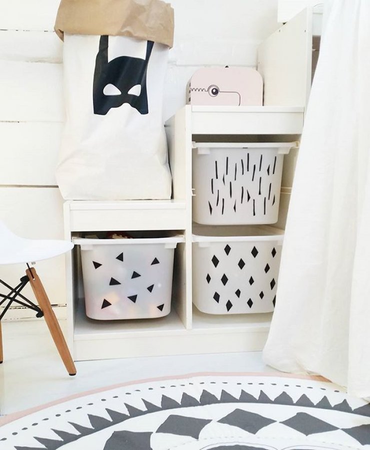 Personnaliser un bac de rangement en plastique pour la chambre des enfant