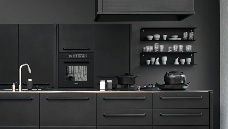 cuisine noire du sol au plafond