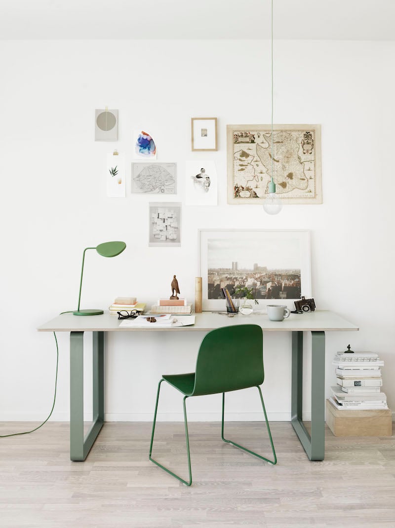 Table 70-70 transformée en bureau Muuto