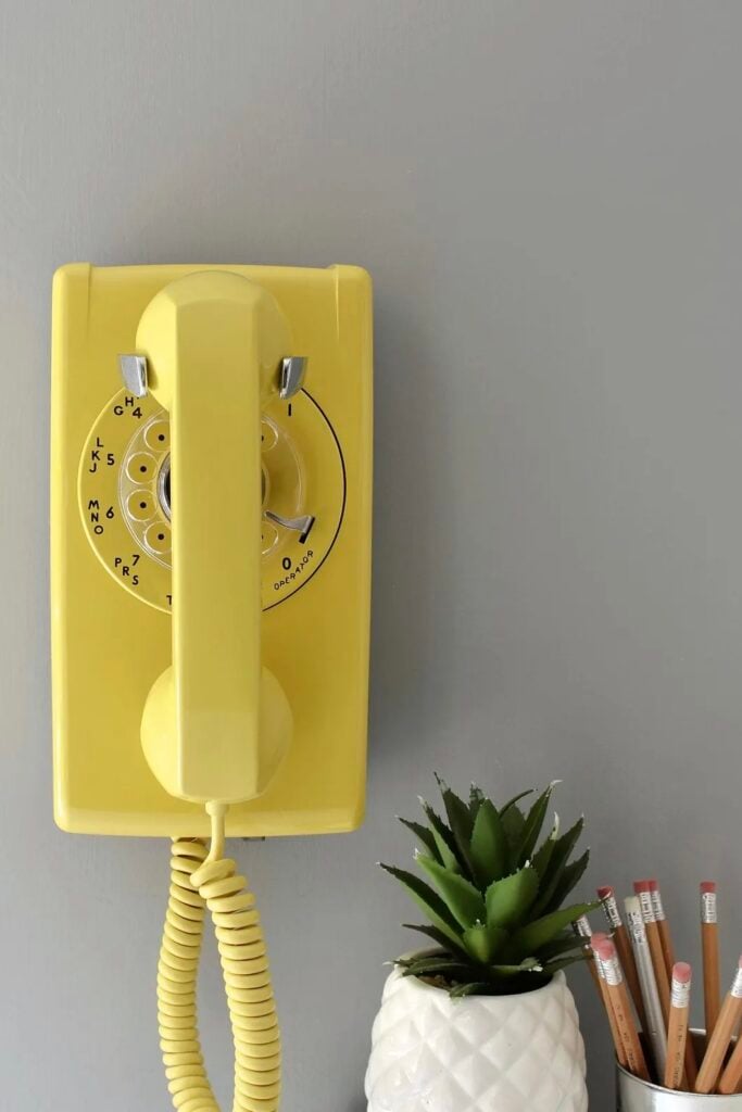 téléphone murale vintage collectionneur antiquaire