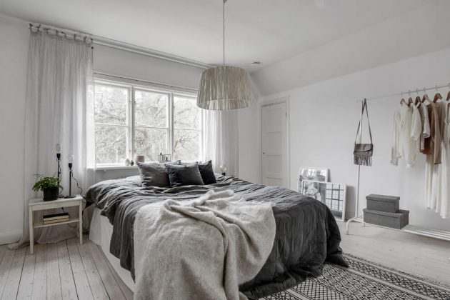 chambre style nordique dans une maison jaune