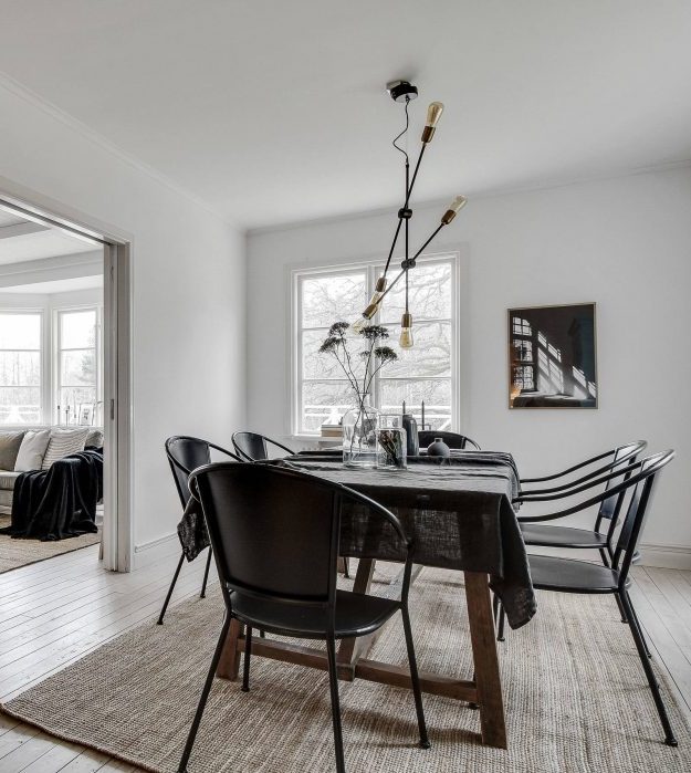 maison jaune Suède au bord du lac de Tyresö