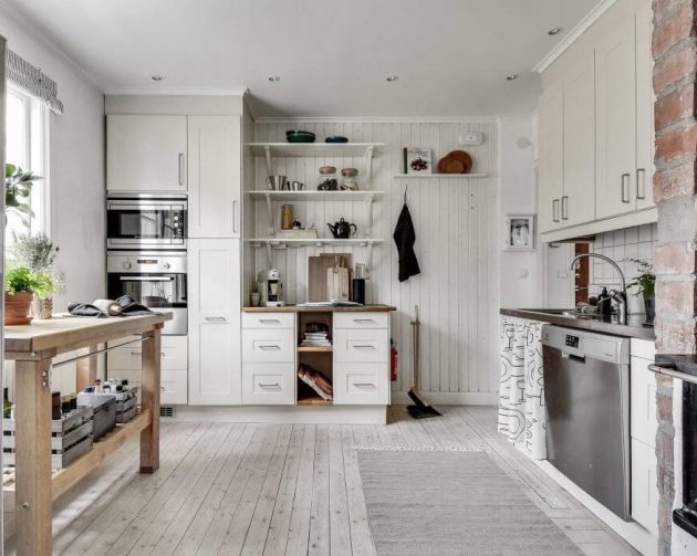 grande cuisine blanche parquet ancien repeint