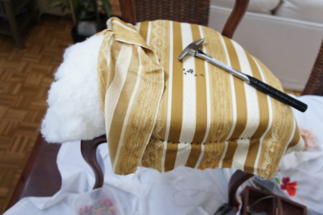 comment retapisser un fauteuil soi-même