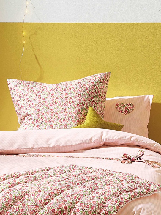 déco printemps lit liberty rose motif fleur