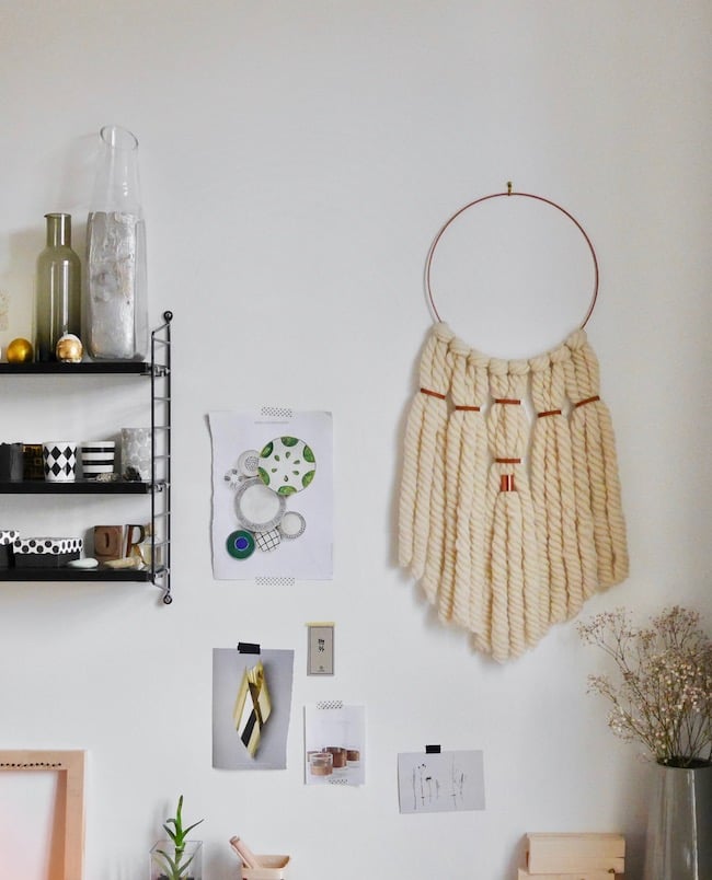 etagere deco salon noir et blanc clemaroundthecorner