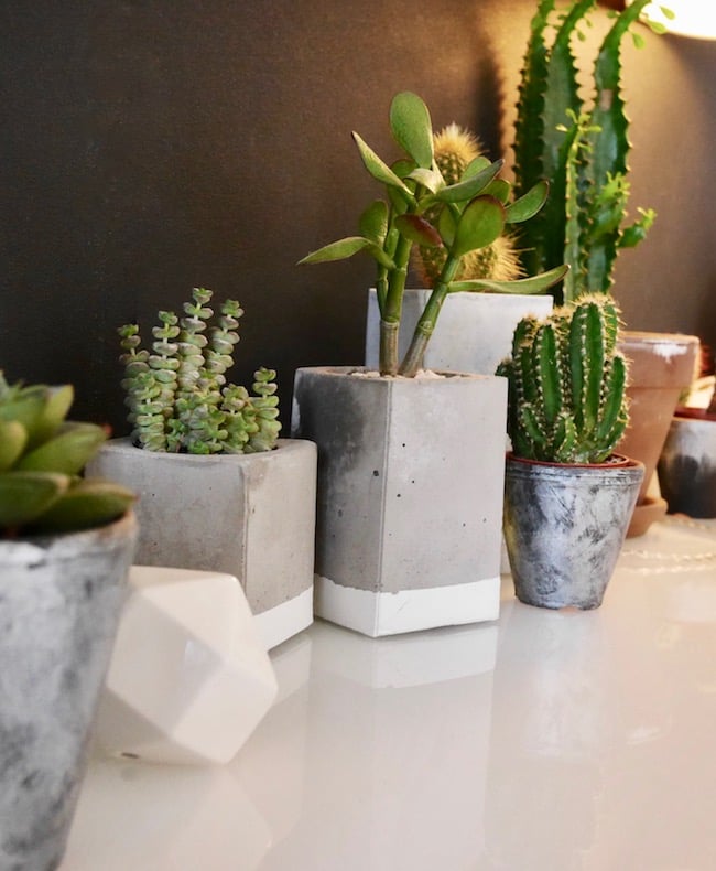 cache-pot beton brique de lait salon noir clemaroundthecorner