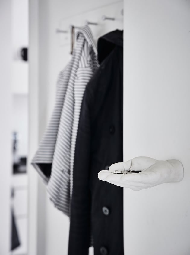 diy patere en beton en forme de main porte-clé