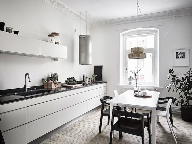 salle a manger cuisine blanche retour à Göteborg