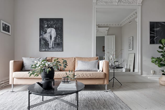 salon minimalisme scandinave table basse ts gubi canape camel