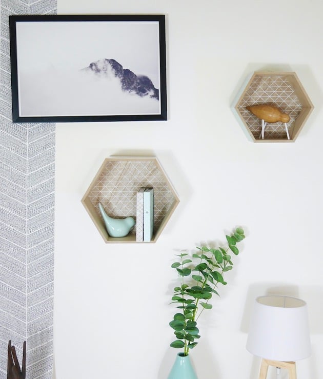 decoration mur eucalyptus et etagere hexagonale
