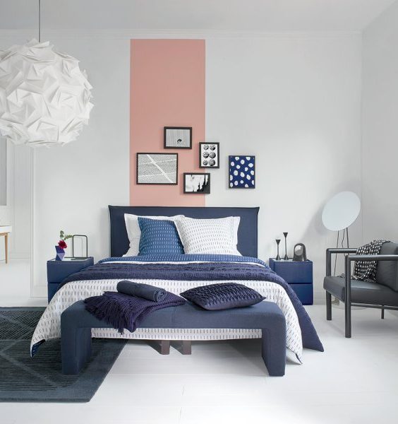 bande peinture rose dans la chambre mur de cadres bleu 