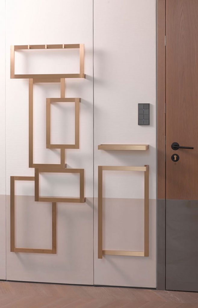 art deco porte manteau entrée appartement structure en laiton architecture