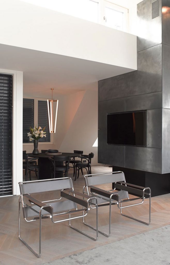 salle a manger art deco minimaliste sous les toits