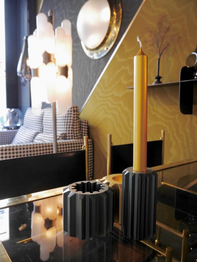 19m2 paris peyrieux papier peint or salon noir