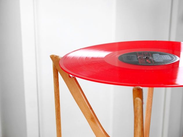 table diy avec vinyle finie
