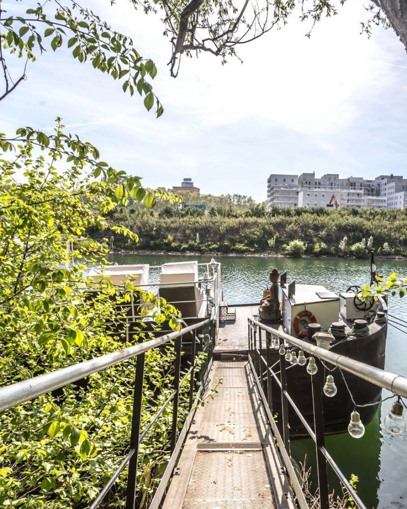 espaces atypiques immobilier peniche ponton deco